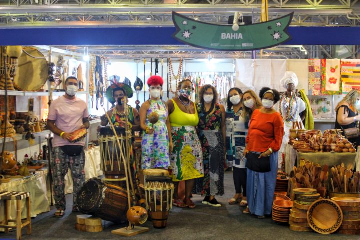 Estande do Artesanato da Bahia reúne artesãs novatas e veteranas na 21ª Fenearte