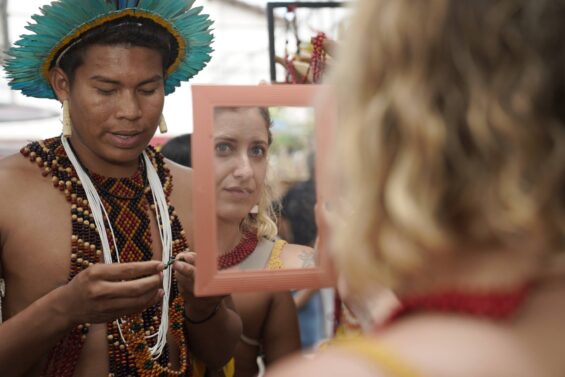 ARTESÃS E ARTESÃOS INDÍGENAS SÃO DESTAQUES NAS LOJAS DO ARTESANATO DA BAHIA