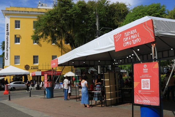 ABERTA COM SUCESSO NO PORTO DA BARRA, A FEIRA ARTESANATO DA BAHIA PROSSEGUE NESTE SÁBADO