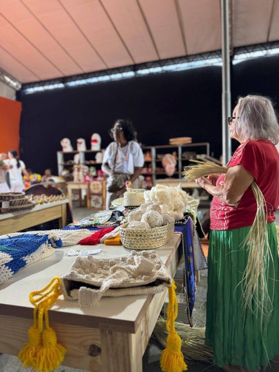 Mês do Artesão: Maria Roza transforma fé e saberes manuais em renda e futuro para outras mulheres