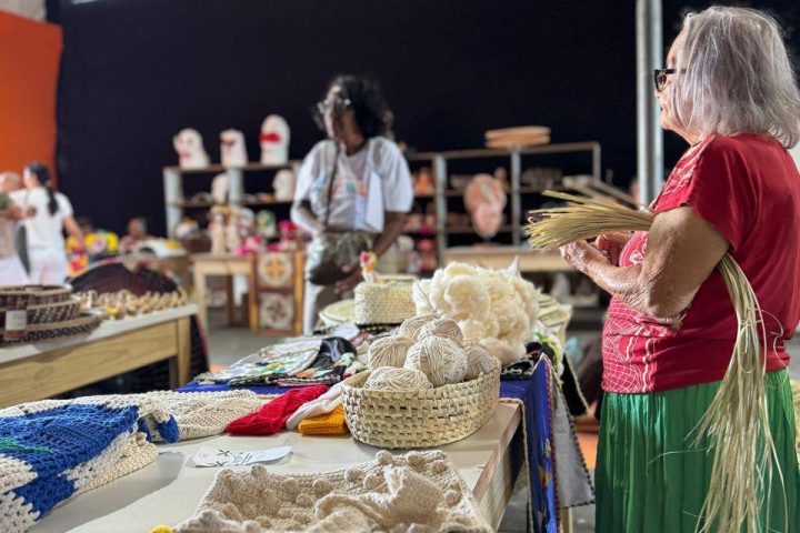Mês do Artesão: Maria Roza transforma fé e saberes manuais em renda e futuro para outras mulheres